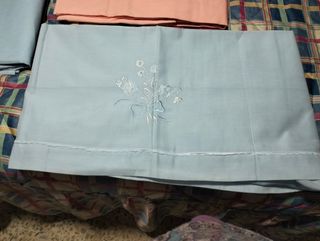 Sábanas verdes con bordado Felicidade