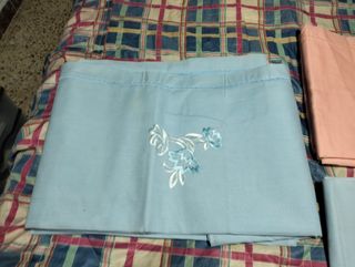 Sábanas verdes con bordado Felicidade