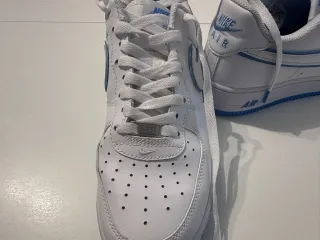 Zapatillas Nike Air Force 1 Blancas y Azules