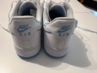 Zapatillas Nike Air Force 1 Blancas y Azules