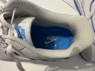 Zapatillas Nike Air Force 1 Blancas y Azules