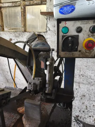 Sierra de cinta Helfer Semiautomática