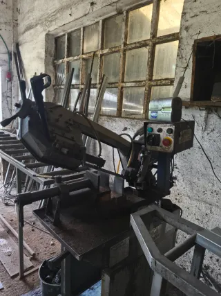 Sierra de cinta Helfer Semiautomática