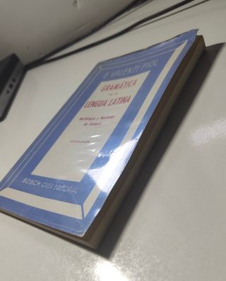 Gramática de la lengua latina: morfología y noc...