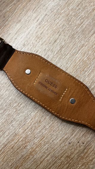 Reloj Guess Cuadrado Correa Cuero Marrón