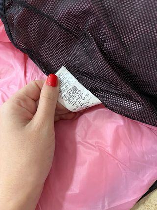 Abrigo Stüssy Negro con Forro Rosa