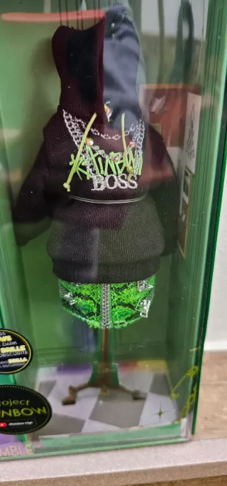 Rainbow High Jade Hunter Moda Fantasía