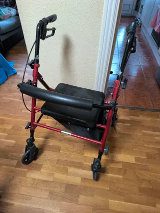 Caminador 4 ruedas con asiento