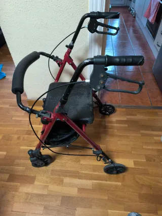 Caminador 4 ruedas con asiento