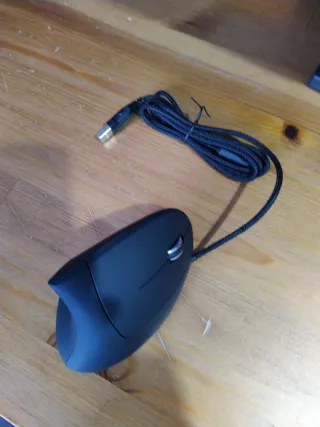 Ratón ergonómico negro