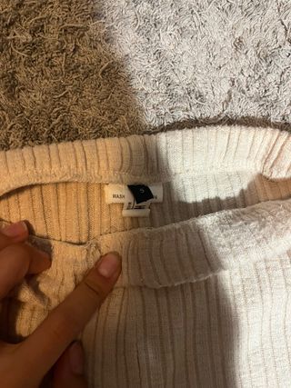 Pantalones acampanados de canalé beige