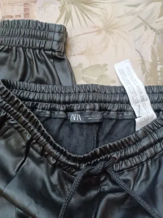 Pantalón efecto piel Zara negro