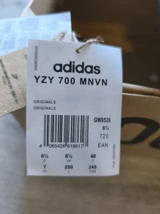 Adidas Yeezy 700 MNVN Boost Morado Talla 40