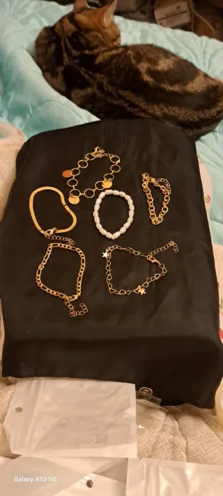 6 Pulseras Doradas y Perlas Niña