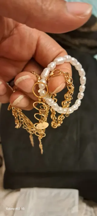 6 Pulseras Doradas y Perlas Niña