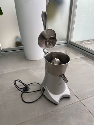 Exprimidor eléctrico inoxidable