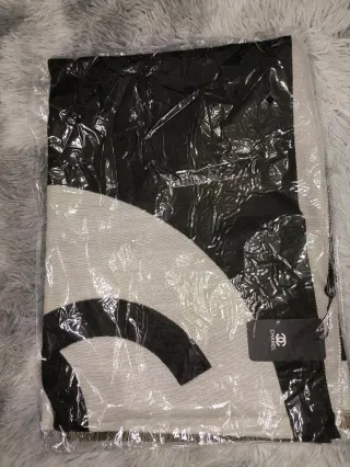 Bufanda Chanel Beige y Negra