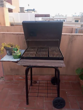 Barbacoa de carbón seminueva