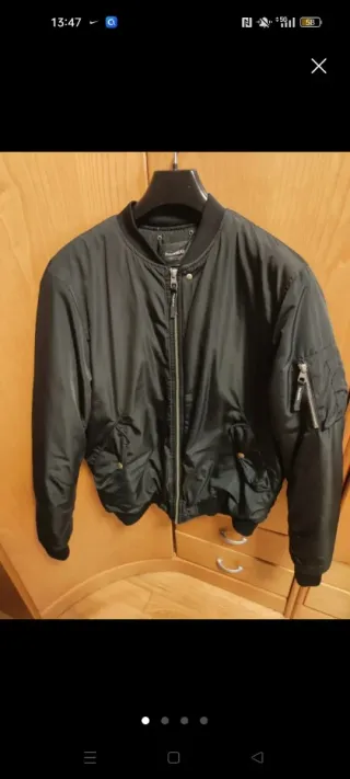 Chaqueta bomber negra Pull&Bear