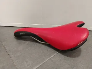Sillín de Bicicleta Rojo Fizik Aliante