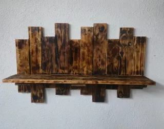 Estantería madera reciclada artesanal