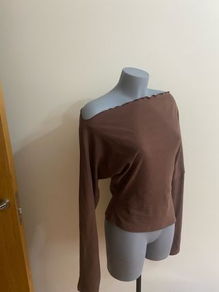 Camiseta asimétrica marrón talla única