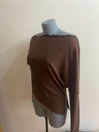 Camiseta asimétrica marrón talla única