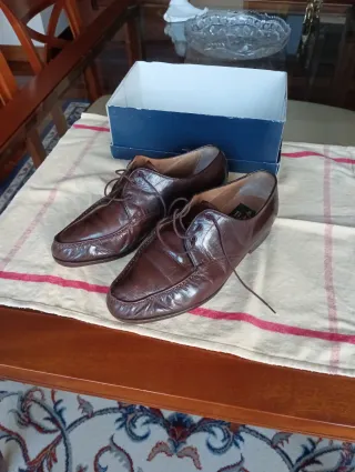 Zapatos de piel para caballero Talla 41.