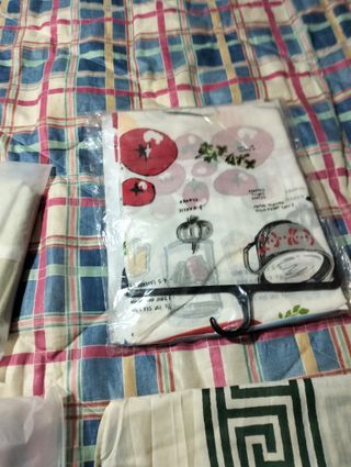 Cortinas verdes y blancas