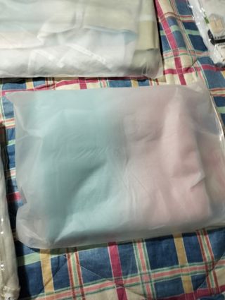 Cortinas verdes y blancas