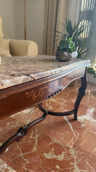 Mesita auxiliar de madera y mármol