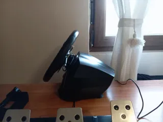 Volante PS4/PS5/PC con Pedales y Base