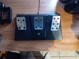 Volante PS4/PS5/PC con Pedales y Base