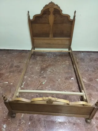 Camas de madera antiguas