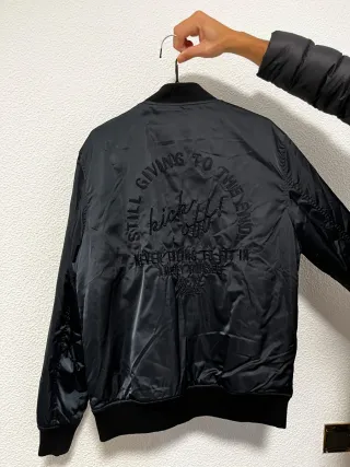 Campera VULK Talle L Unisex Negra