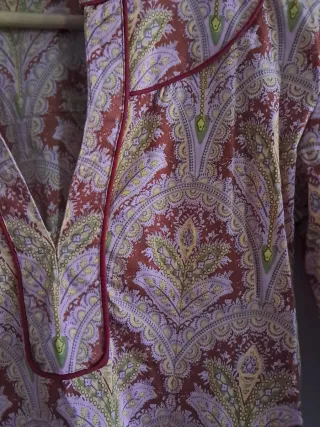 Blusa camisa ¾ rosa y amarilla estampada talla M