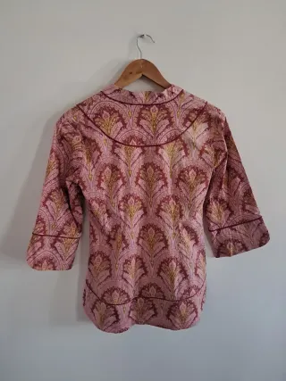 Blusa camisa ¾ rosa y amarilla estampada talla M