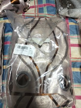 Cortinas marrones y blancas