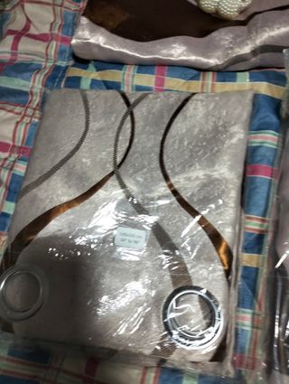 Cortinas marrones y blancas