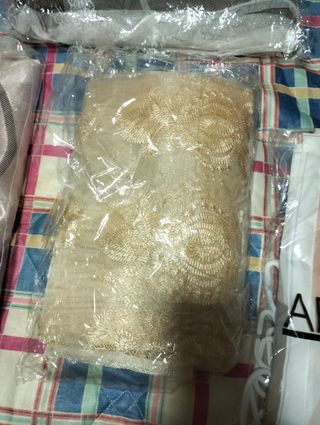 Cortinas marrones y blancas