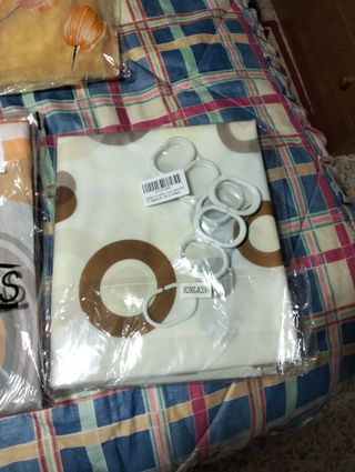 Cortinas marrones y blancas