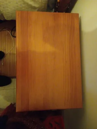 Mesita de noche rústica de madera