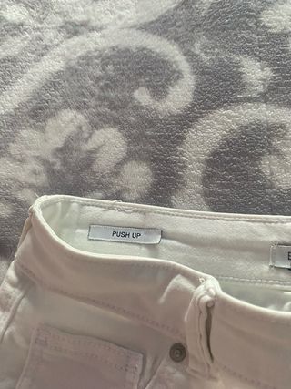 Pantalón vaquero blanco Bershka Talla 38