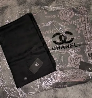 Pañuelos Chanel Negro y Gris