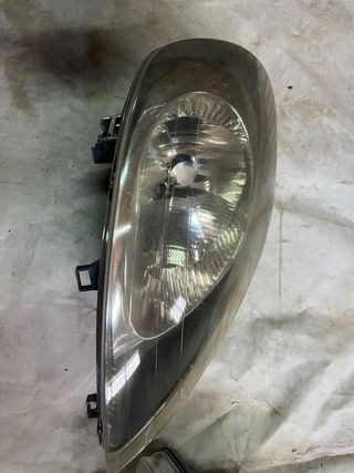 Faros Renault Trafic 2006