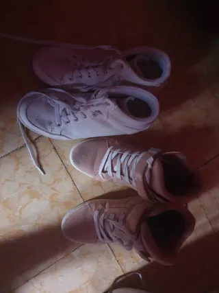 Botines rosas y blancos