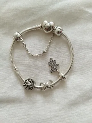 Pulsera Pandora con charms
