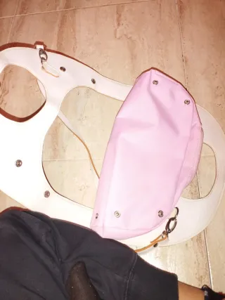 Bolso de mano blanco y rosa