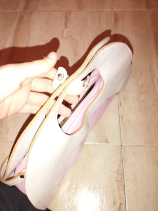 Bolso de mano blanco y rosa