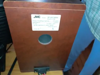 Altavoces JVC Marrones